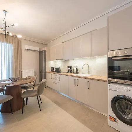 Chic 2br With Balcony *