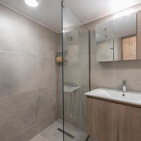 Apartment Chic 2br With Balcony *