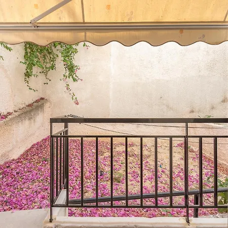 Chic 2br With Balcony Athens