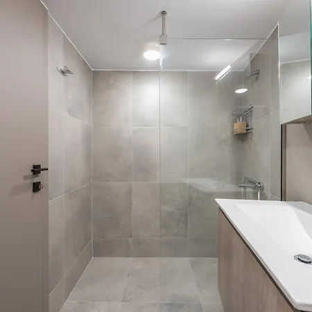 Apartment Chic 2br With Balcony Athens