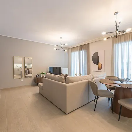 Chic 2br With Balcony Apartment