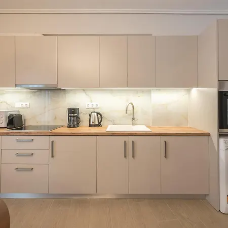 Apartment Chic 2br With Balcony Athens