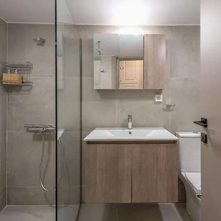 Chic 2br With Balcony